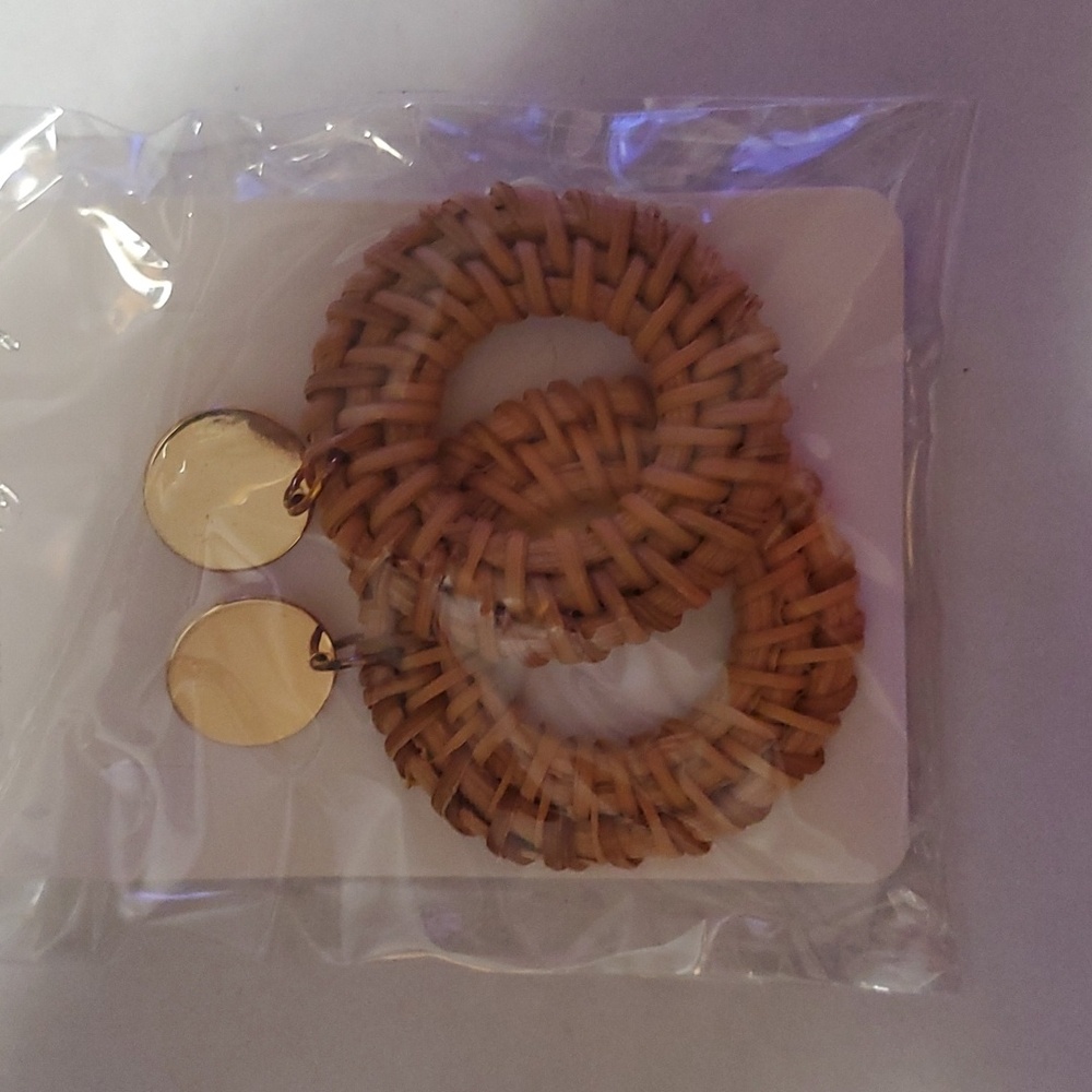 Weaved wood hoop earrings